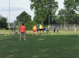 Laatste training S.K.N.W.K. JO9-1 van seizoen 2021-2022 (partijtje tegen de ouders) (5/71)